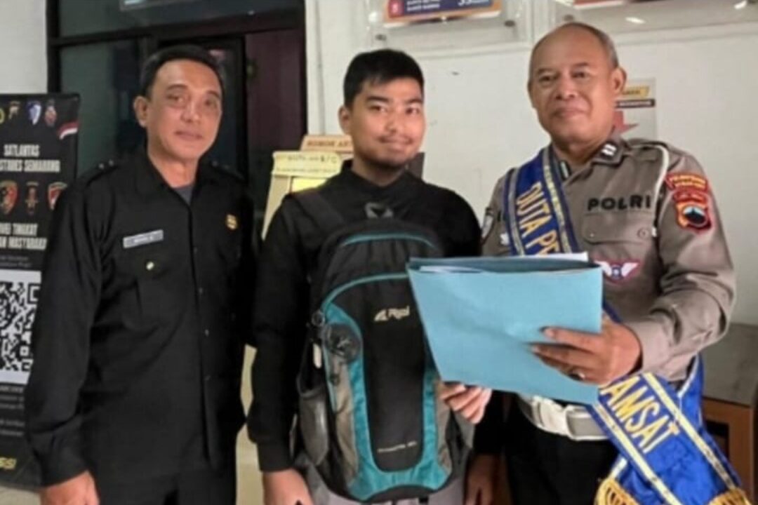 Polantas Menyapa: Duta Pelayanan Samsat Kota Semarang III Dampingi Masyarakat Perpanjangan Tahunan Secara Humanis